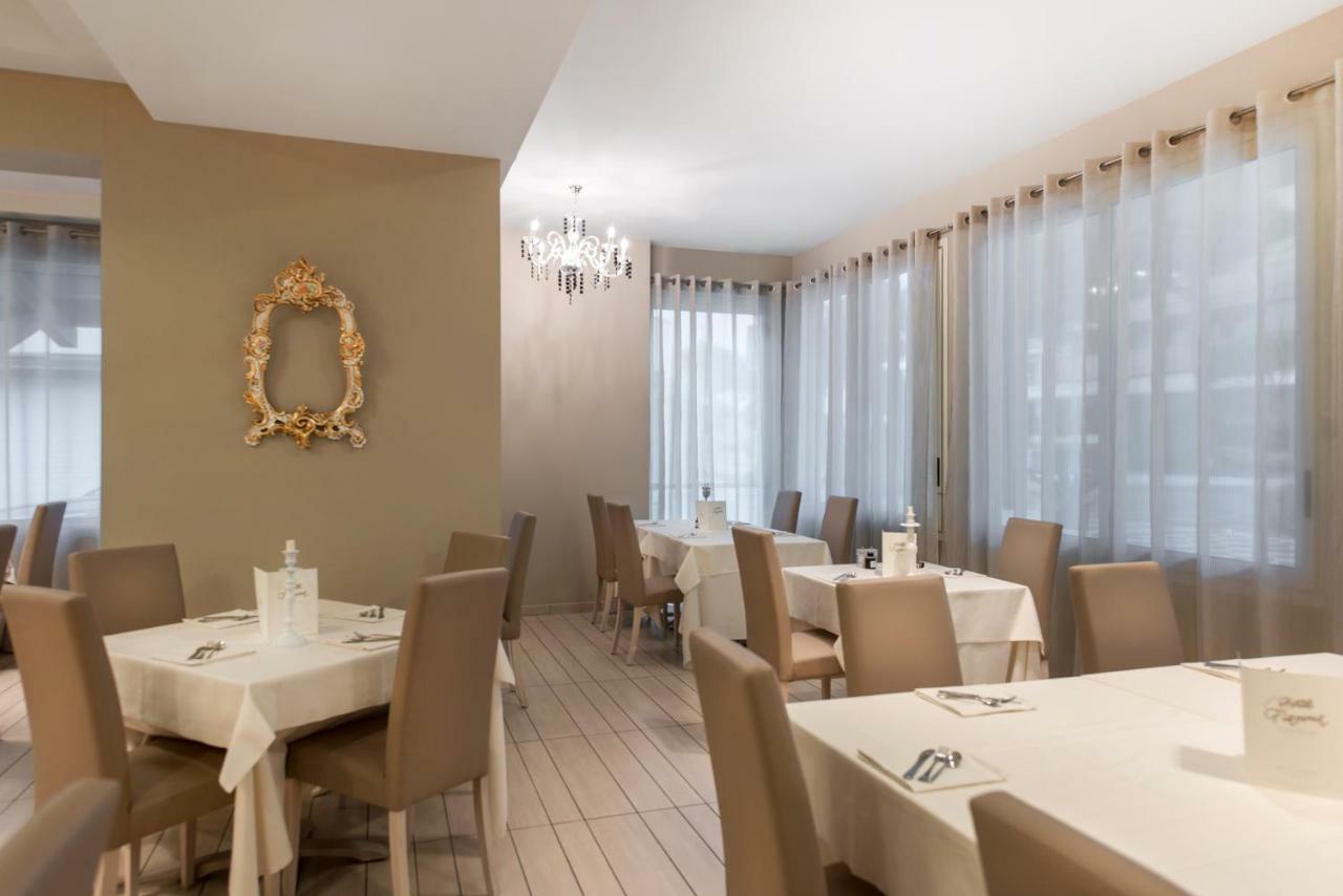 Hotel Fiamma & Spa Чезенатіко Екстер'єр фото
