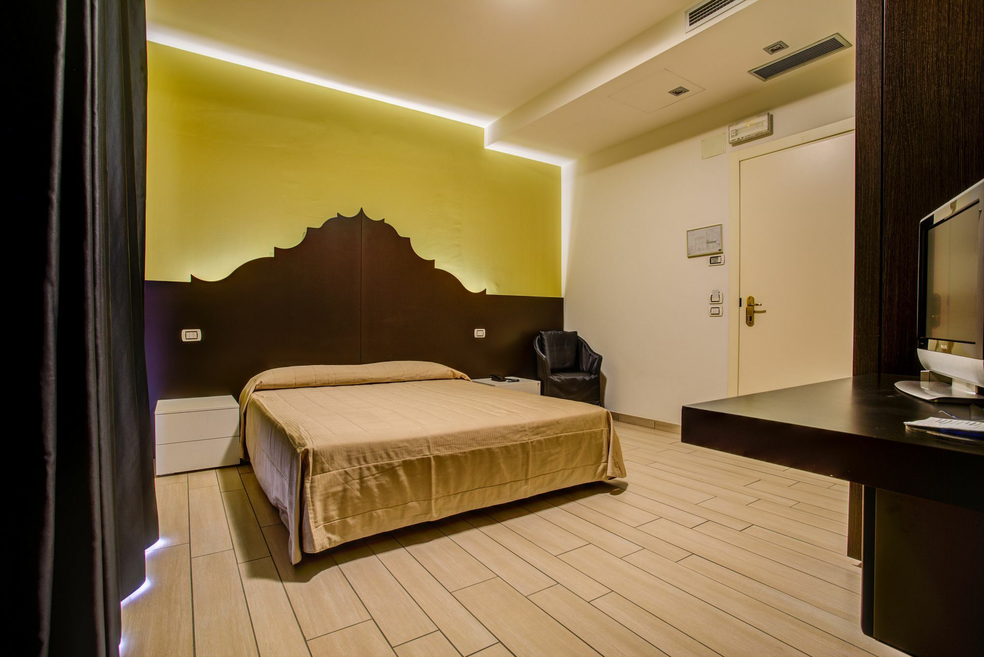 Hotel Fiamma & Spa Чезенатіко Екстер'єр фото