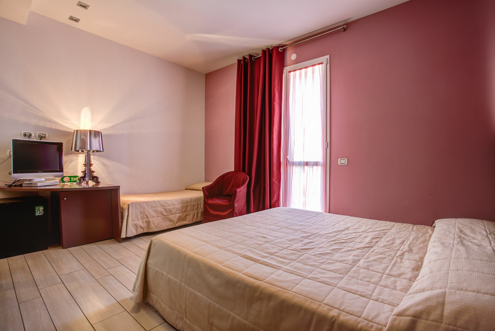 Hotel Fiamma & Spa Чезенатіко Екстер'єр фото